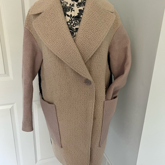 Color block coat. Size 6/S. Straight fit. Knee length. European brand. - Picture 6 of 10
